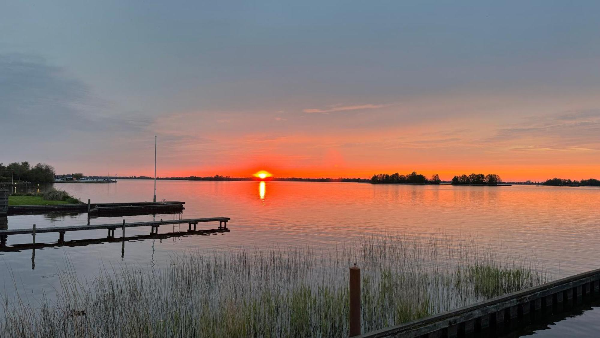 Plassenzicht Logies & Sloepverhuur Loosdrecht Exterior foto